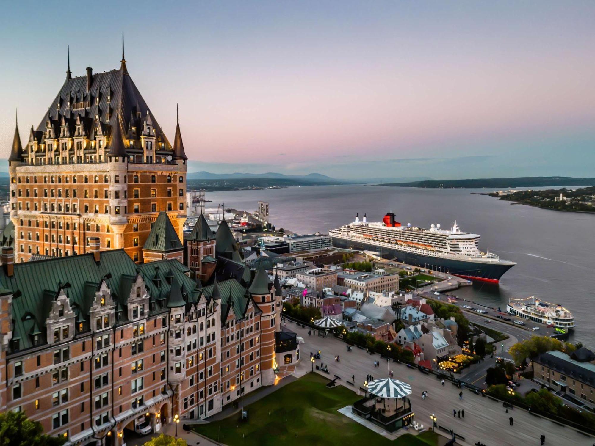 Fairmont Le Chateau Frontenac Quebeque Exterior foto The port of Quebec City